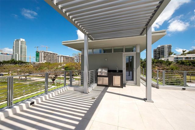2100 S Miami Ave, Miami, FL 33129