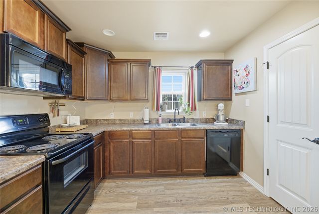 14650 S Toledo Place, Bixby, OK 74008