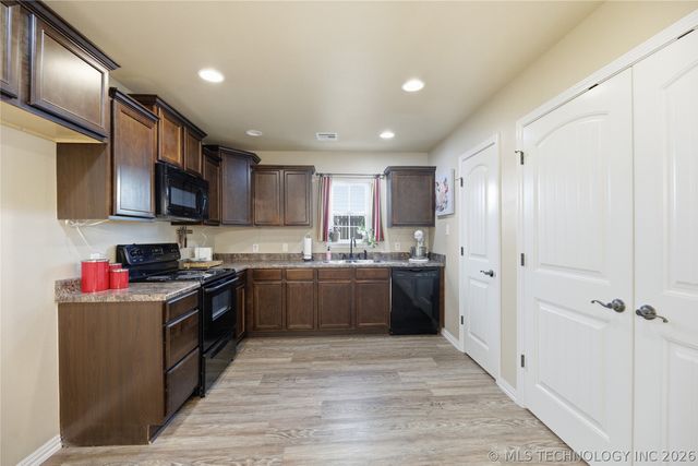 14650 S Toledo Place, Bixby, OK 74008