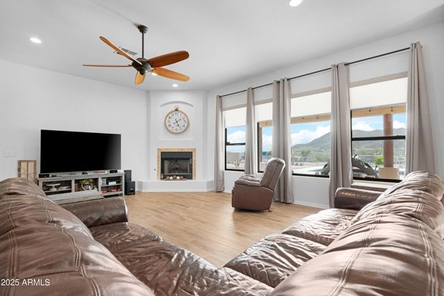 42618 N 3RD Avenue, New River, AZ 85087