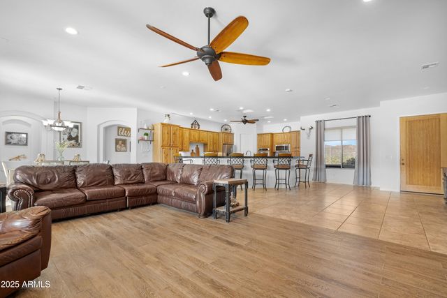 42618 N 3RD Avenue, New River, AZ 85087