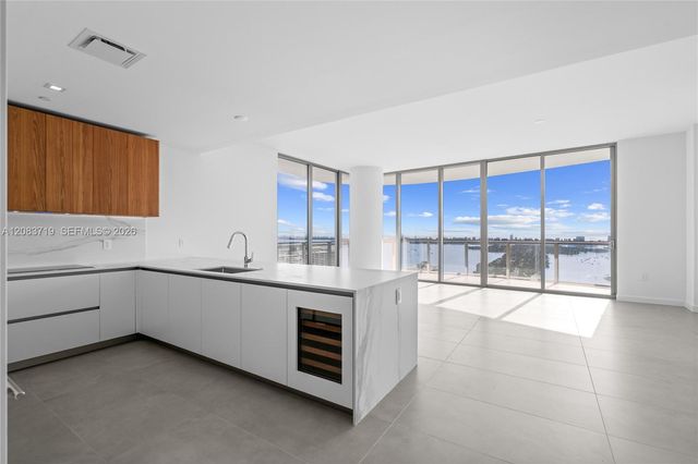 1400 Biscayne Boulevard 4106, Miami, FL 33132