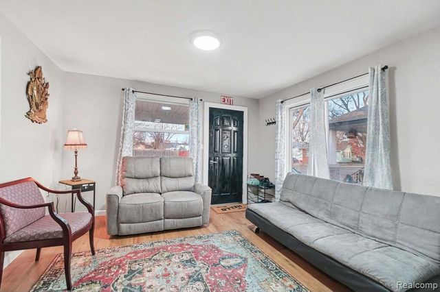 1228 E Jarvis Avenue, Hazel Park, MI 48030
