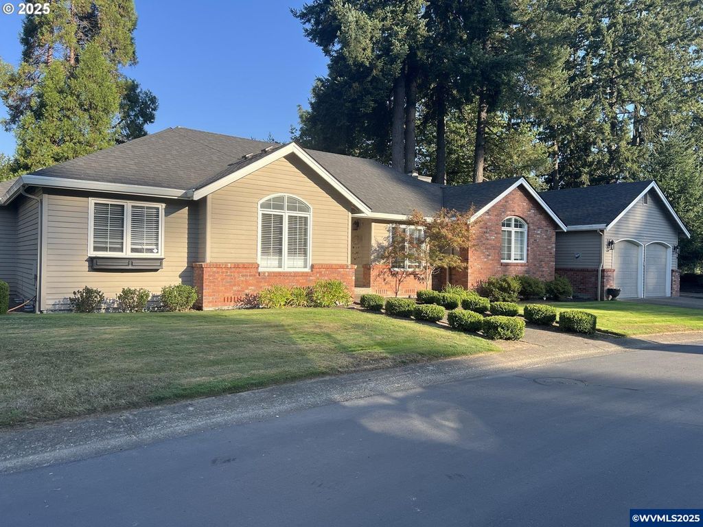 Image 1 of property listing at 1680 NW Doral St, Mcminnville, OR 97128