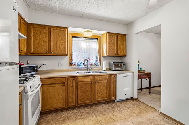 9600 S Mason Avenue 4, Oak Lawn, IL 60453