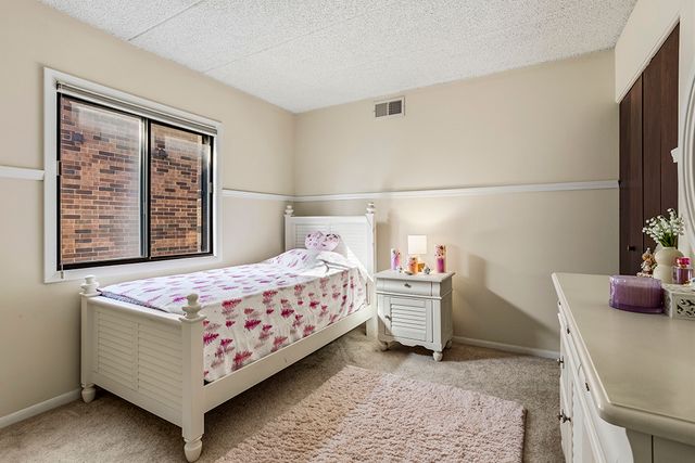 9600 S Mason Avenue 4, Oak Lawn, IL 60453