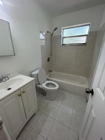 900 NW 17th Avenue East, Fort Lauderdale, FL 33311