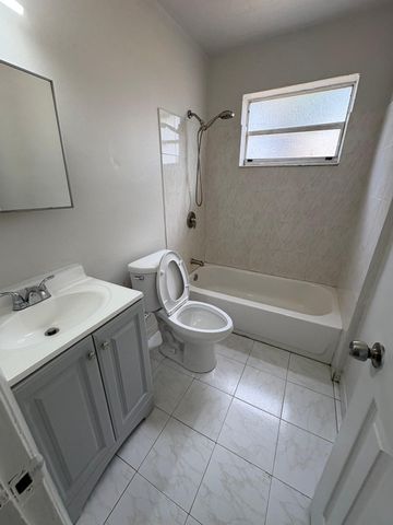 900 NW 17th Avenue East, Fort Lauderdale, FL 33311