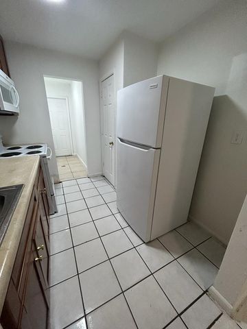 900 NW 17th Avenue East, Fort Lauderdale, FL 33311