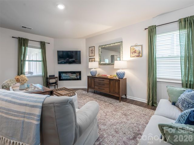 596 Country Oak Drive, Asheville, NC 28804