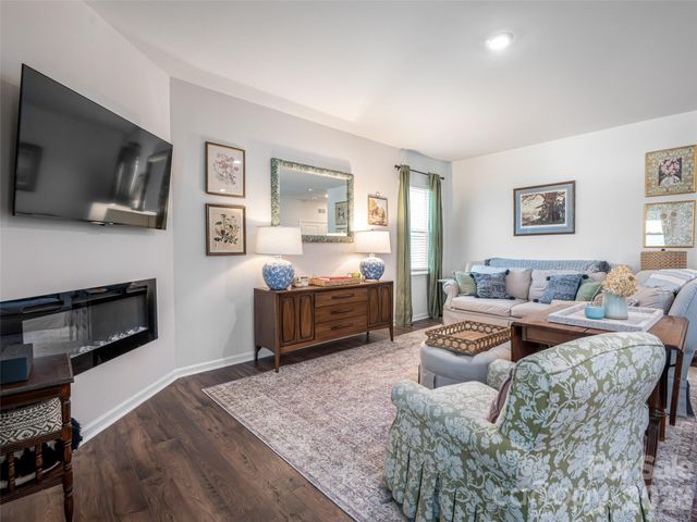 596 Country Oak Drive, Asheville, NC 28804