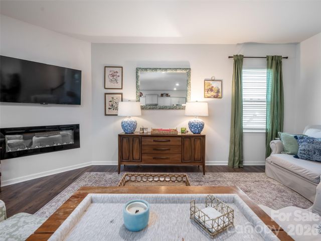 596 Country Oak Drive, Asheville, NC 28804