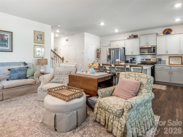 596 Country Oak Drive, Asheville, NC 28804