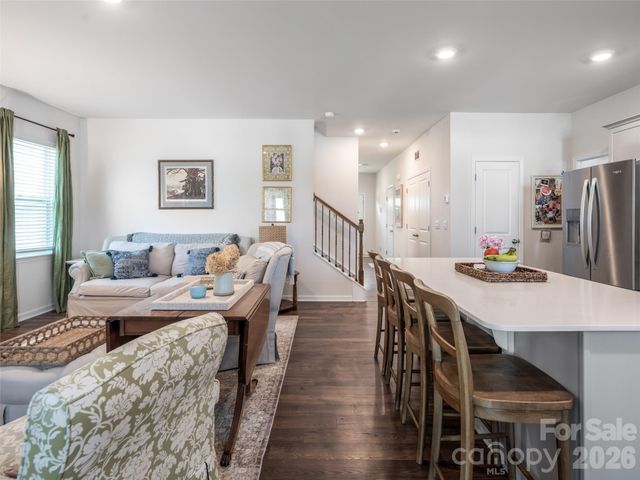 596 Country Oak Drive, Asheville, NC 28804
