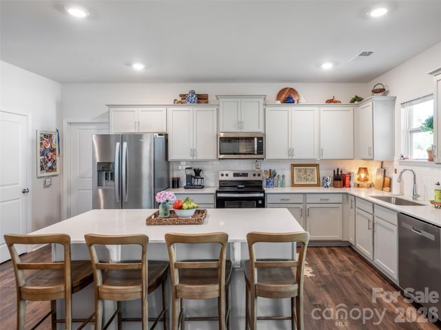 596 Country Oak Drive, Asheville, NC 28804