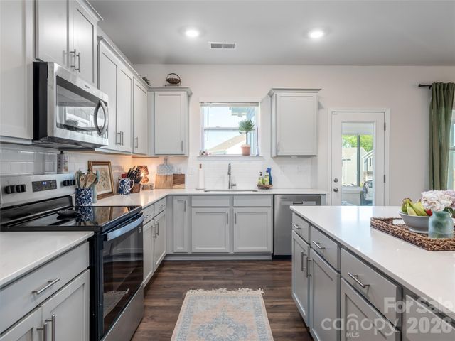 596 Country Oak Drive, Asheville, NC 28804