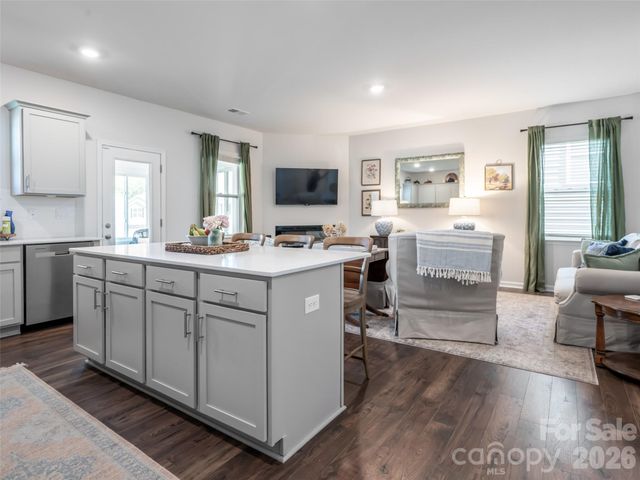 596 Country Oak Drive, Asheville, NC 28804