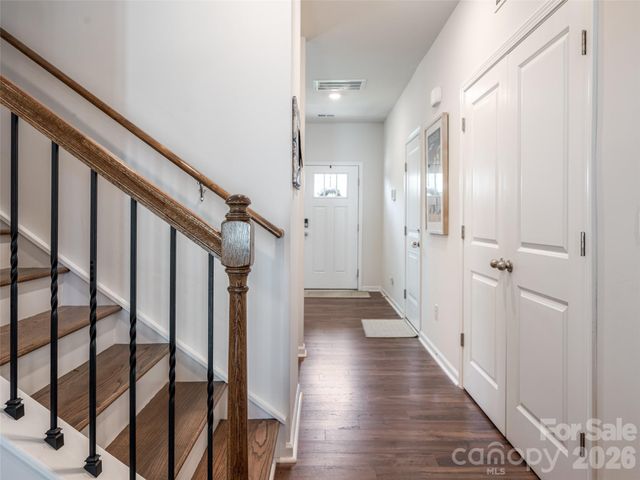 596 Country Oak Drive, Asheville, NC 28804