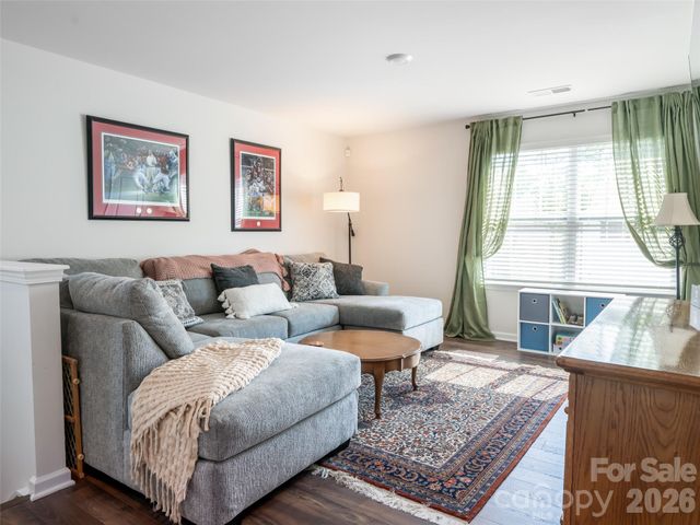 596 Country Oak Drive, Asheville, NC 28804