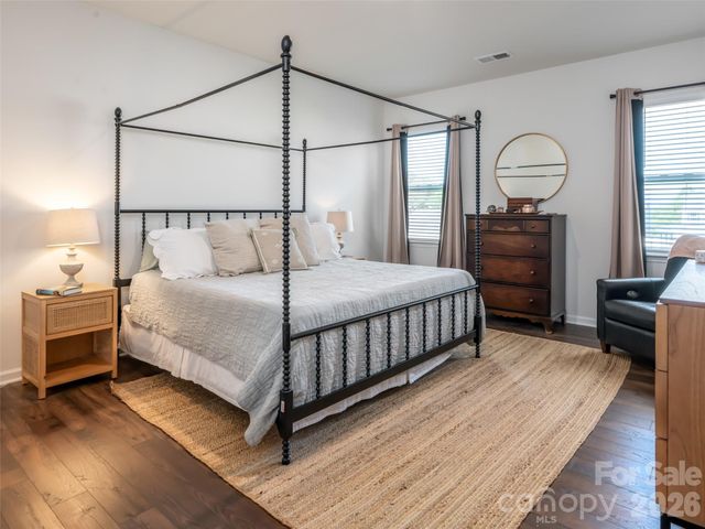 596 Country Oak Drive, Asheville, NC 28804