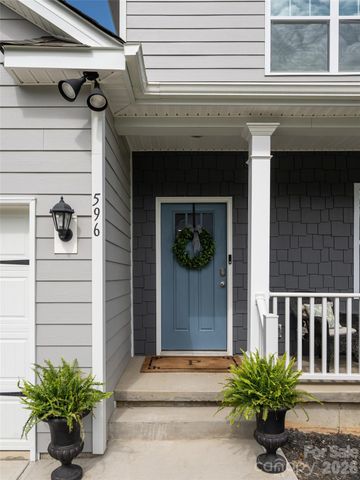 596 Country Oak Drive, Asheville, NC 28804