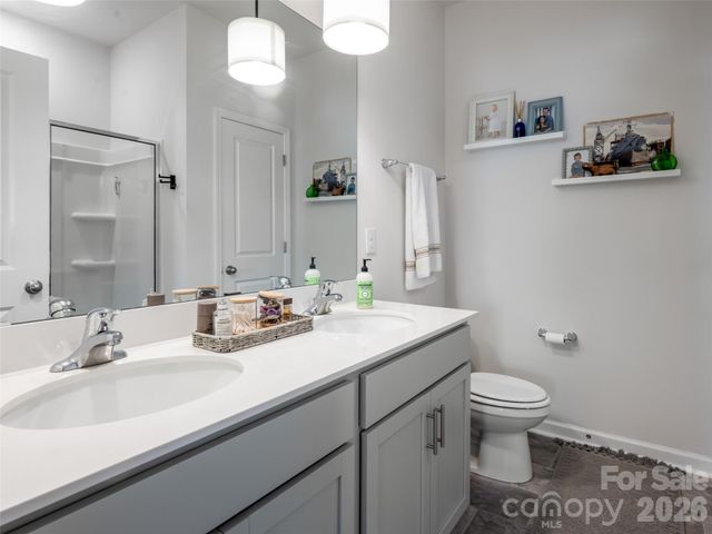596 Country Oak Drive, Asheville, NC 28804