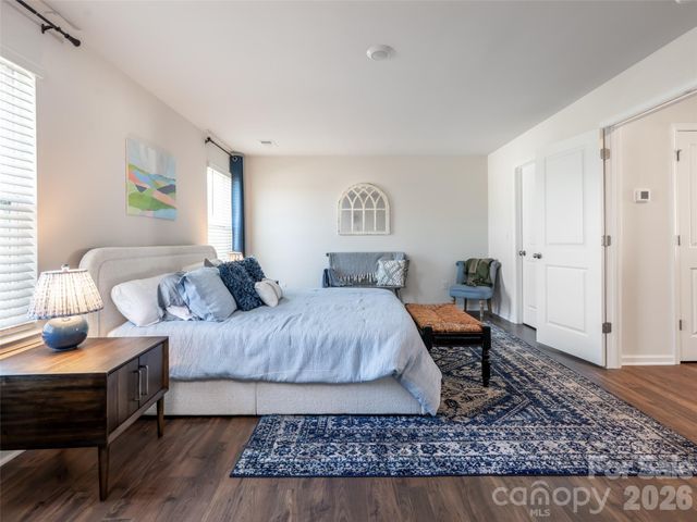 596 Country Oak Drive, Asheville, NC 28804