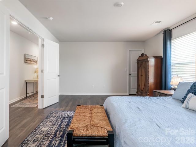 596 Country Oak Drive, Asheville, NC 28804