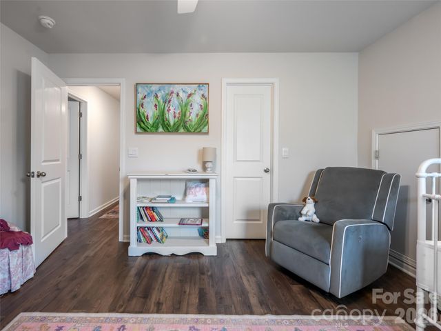 596 Country Oak Drive, Asheville, NC 28804