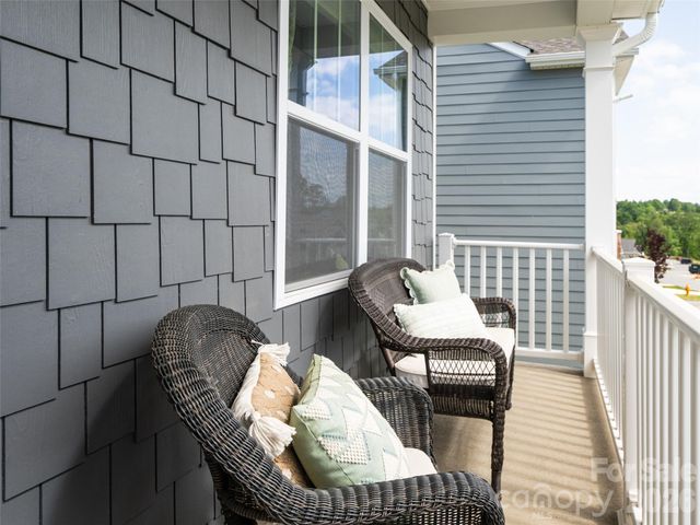 596 Country Oak Drive, Asheville, NC 28804
