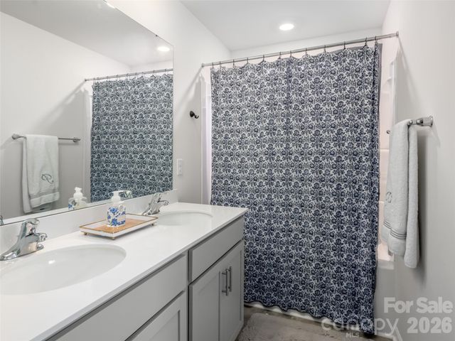 596 Country Oak Drive, Asheville, NC 28804