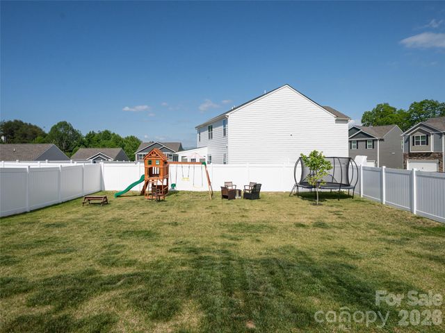 596 Country Oak Drive, Asheville, NC 28804