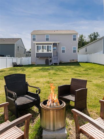 596 Country Oak Drive, Asheville, NC 28804