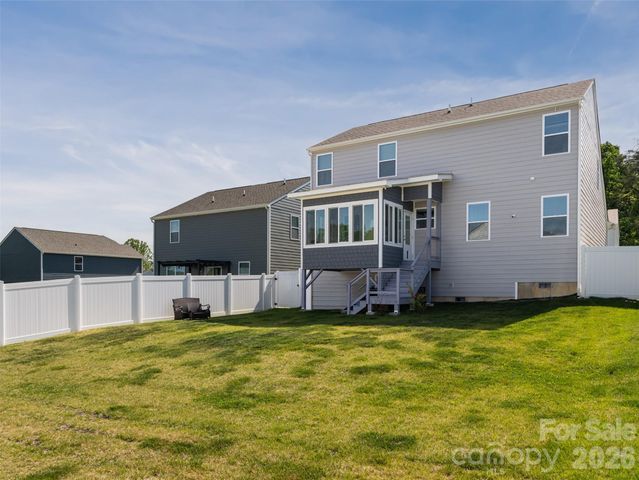 596 Country Oak Drive, Asheville, NC 28804