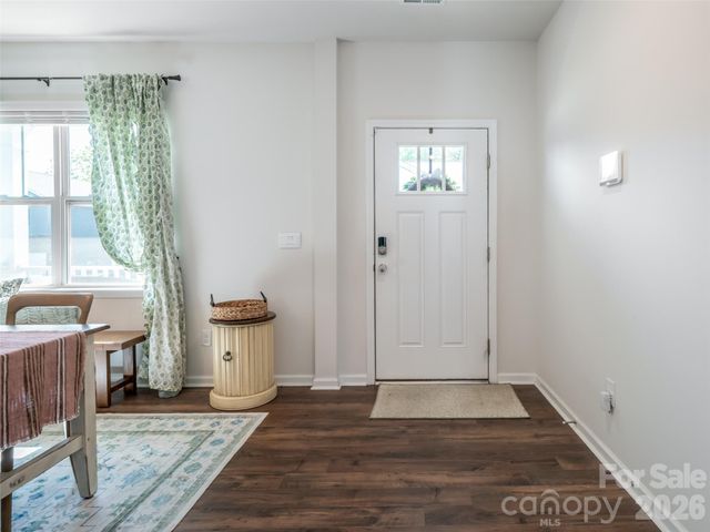 596 Country Oak Drive, Asheville, NC 28804