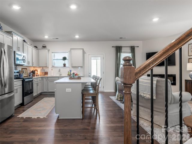 596 Country Oak Drive, Asheville, NC 28804