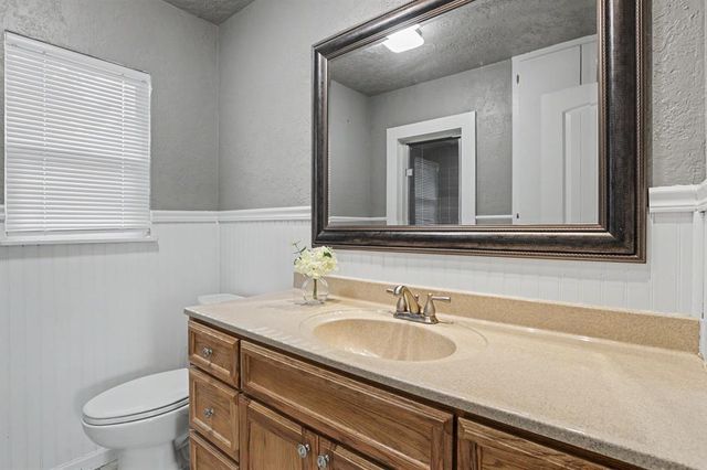 207 E Juniper Lane, Mustang, OK 73064