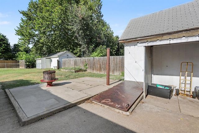 207 E Juniper Lane, Mustang, OK 73064
