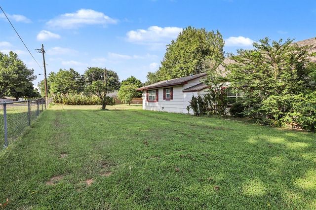 207 E Juniper Lane, Mustang, OK 73064