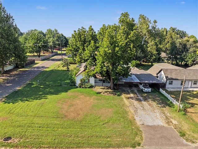 207 E Juniper Lane, Mustang, OK 73064