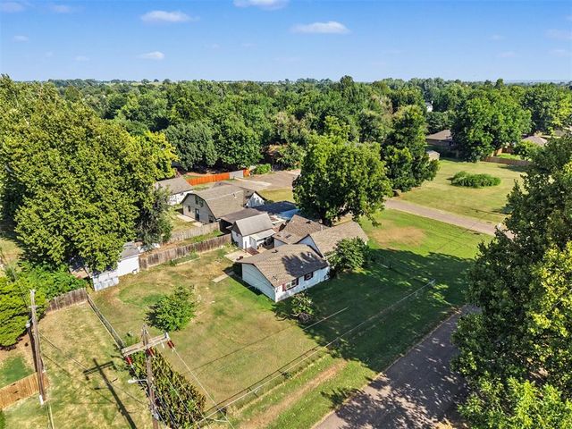 207 E Juniper Lane, Mustang, OK 73064