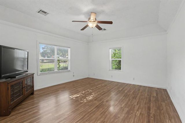 207 E Juniper Lane, Mustang, OK 73064