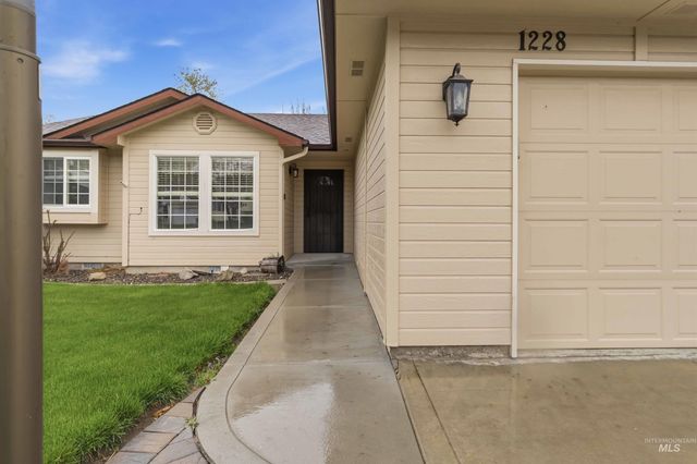 1228 E Maine Ave, Nampa, ID 83686