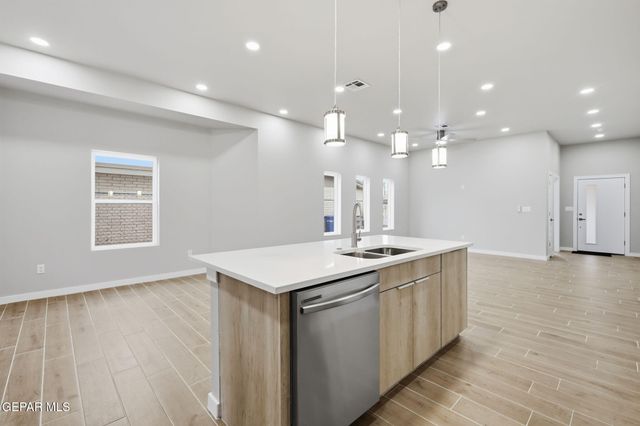 412 LESA Lane, El Paso, TX 79915