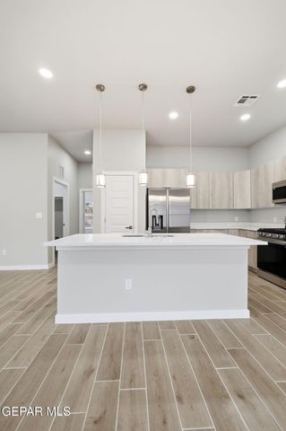 412 LESA Lane, El Paso, TX 79915