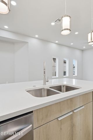 412 LESA Lane, El Paso, TX 79915