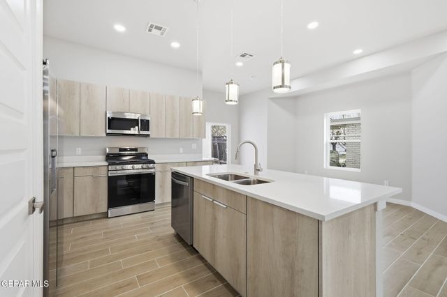 412 LESA Lane, El Paso, TX 79915