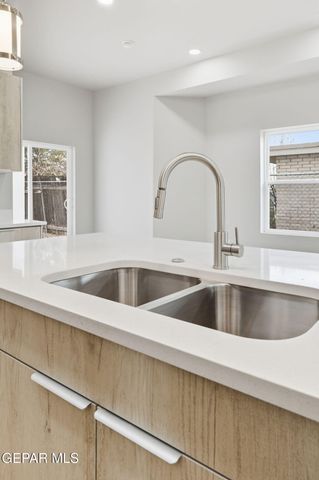 412 LESA Lane, El Paso, TX 79915