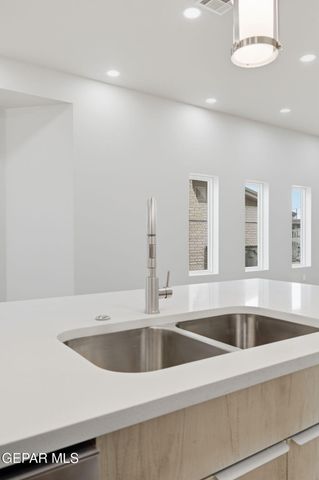 412 LESA Lane, El Paso, TX 79915