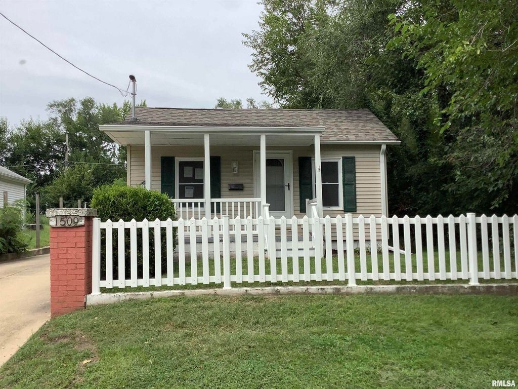 1509 CHESTNUT Street, Pekin, IL 61554